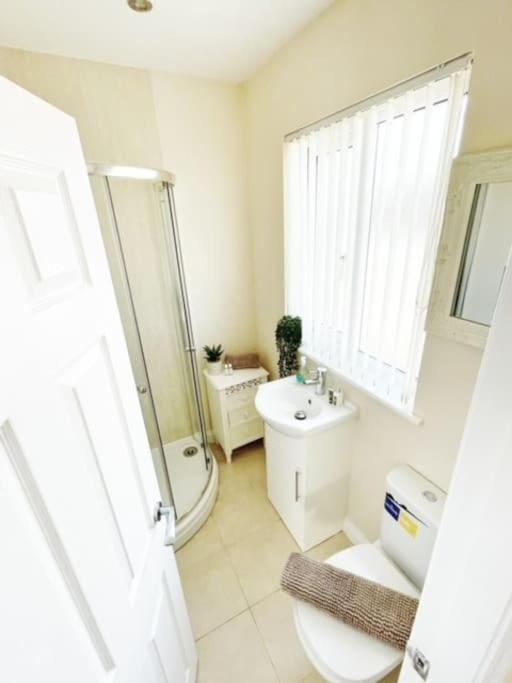 5 Bedroom, Sleeps 9 - Base To Explore Liverpool And Beyond Eksteriør bilde