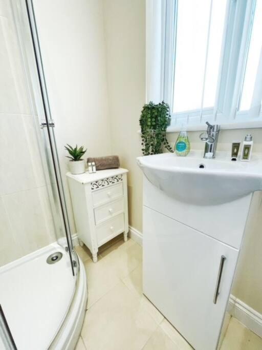 5 Bedroom, Sleeps 9 - Base To Explore Liverpool And Beyond Eksteriør bilde