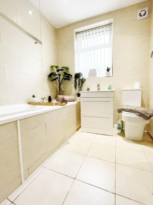 5 Bedroom, Sleeps 9 - Base To Explore Liverpool And Beyond Eksteriør bilde