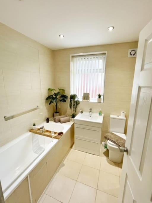 5 Bedroom, Sleeps 9 - Base To Explore Liverpool And Beyond Eksteriør bilde