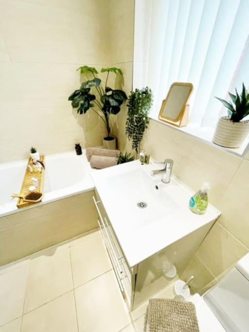 5 Bedroom, Sleeps 9 - Base To Explore Liverpool And Beyond Eksteriør bilde