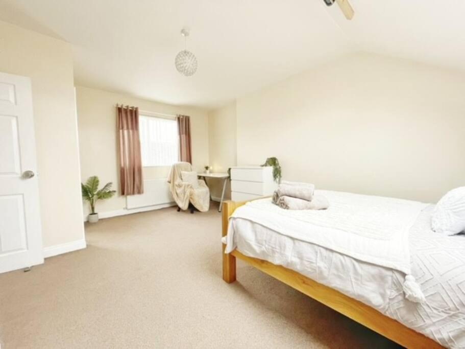 5 Bedroom, Sleeps 9 - Base To Explore Liverpool And Beyond Eksteriør bilde